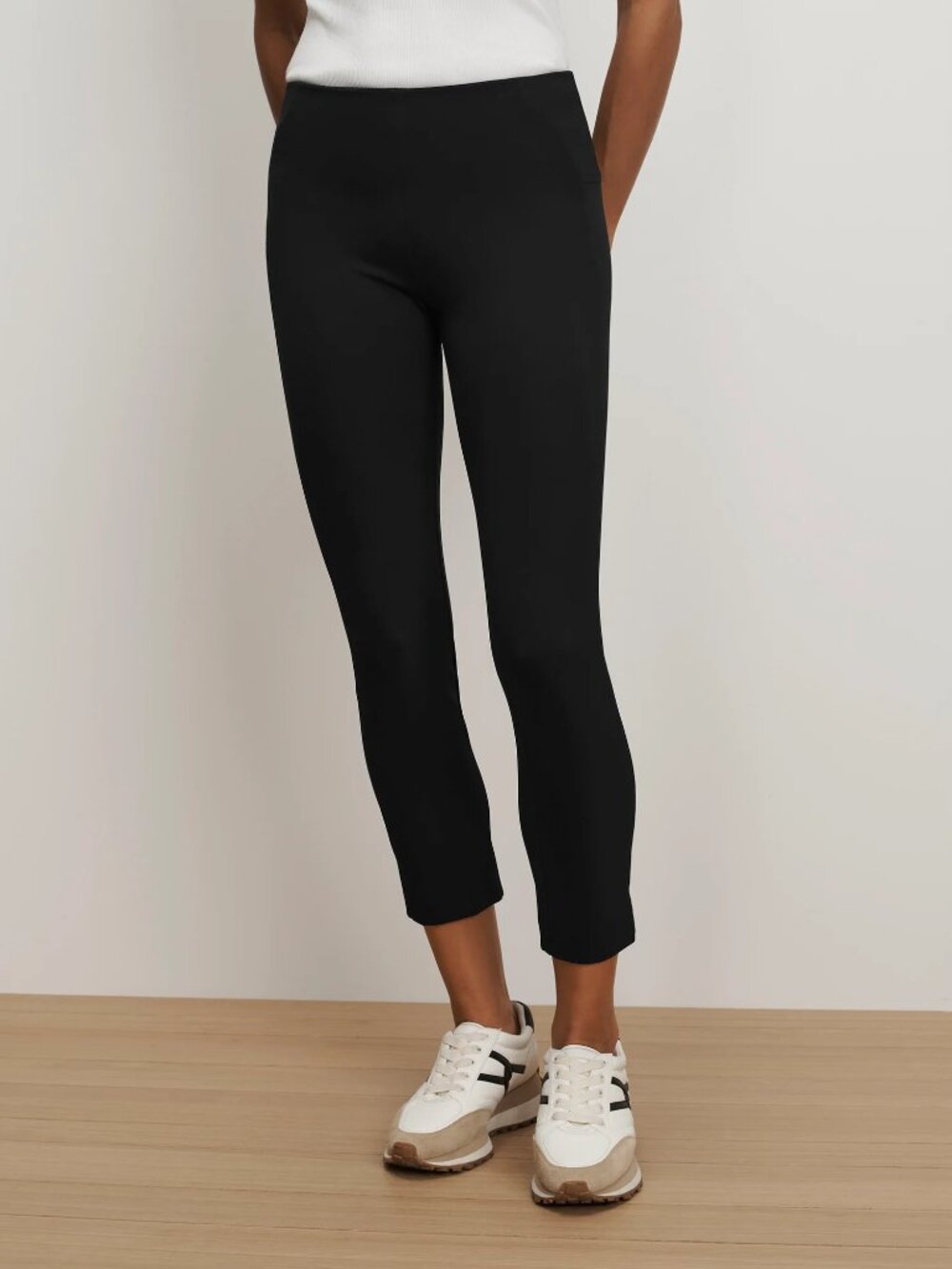 Veronica Beard Scuba Slim-Fit Pant in Black Size 4